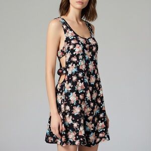 NWT Under Skies Floral Printed Dress S